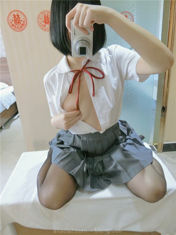 【粉嫩推荐】一只肉酱阿之黑丝制服（45P/4V/122MB） COSPLAY-第2张