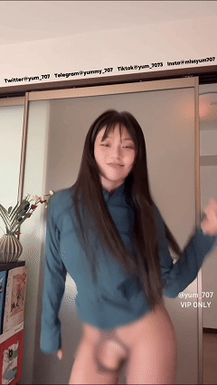 推特裸舞小美女 玉米yum_707 裸舞开档丝和紧身衣绝配9月新上