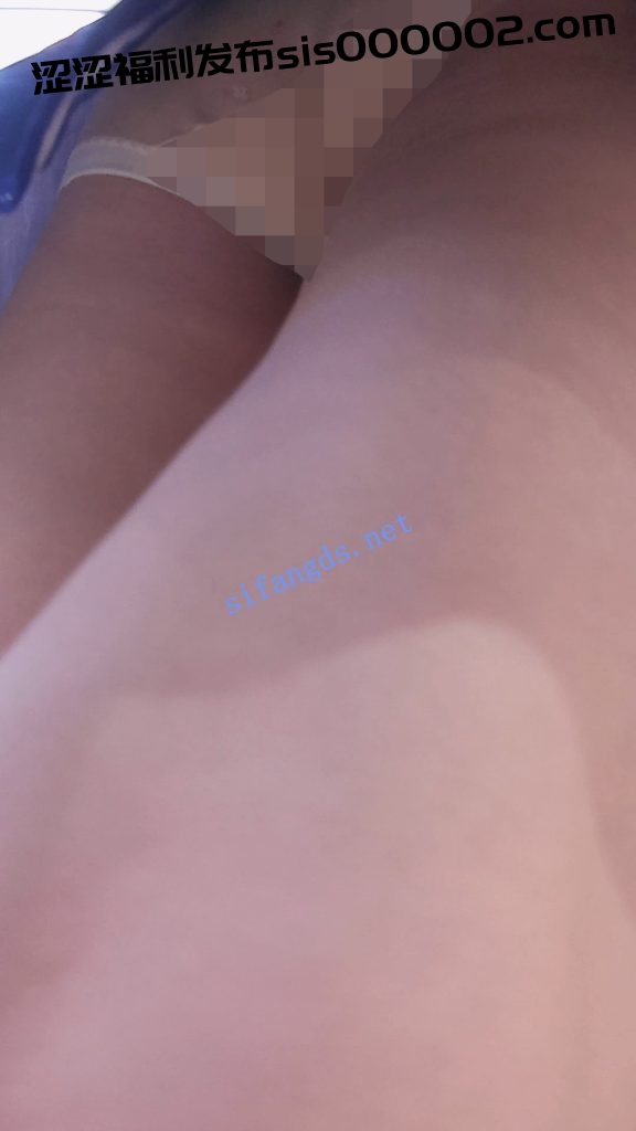 『D·D』-201-牛仔连衣裙，眼镜妹，粉色草莓内【1V】【1.09G】