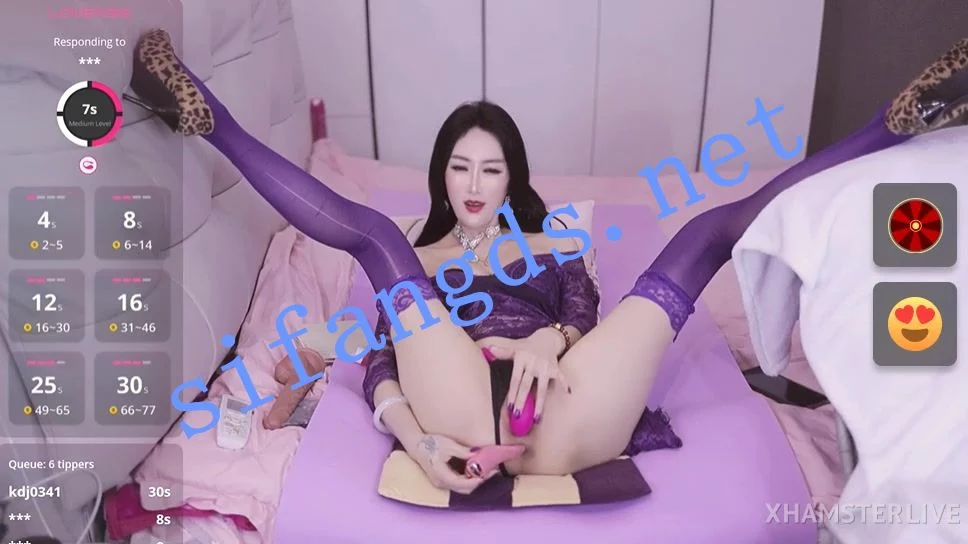 Olivia包臀裙慢慢撩到大腿根
