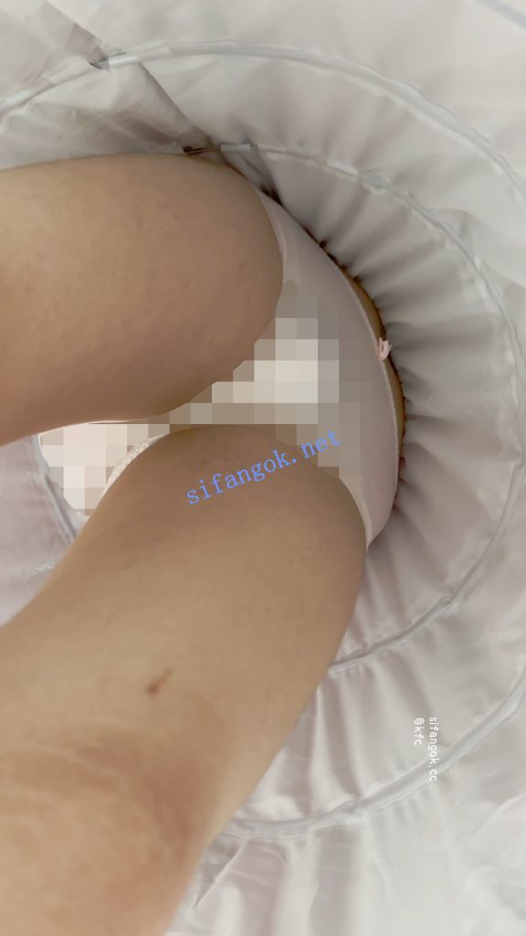 【KFC】学生妹跟着妈妈弟弟逛街·红色长裙白色一次性内微透【1V】【890M】