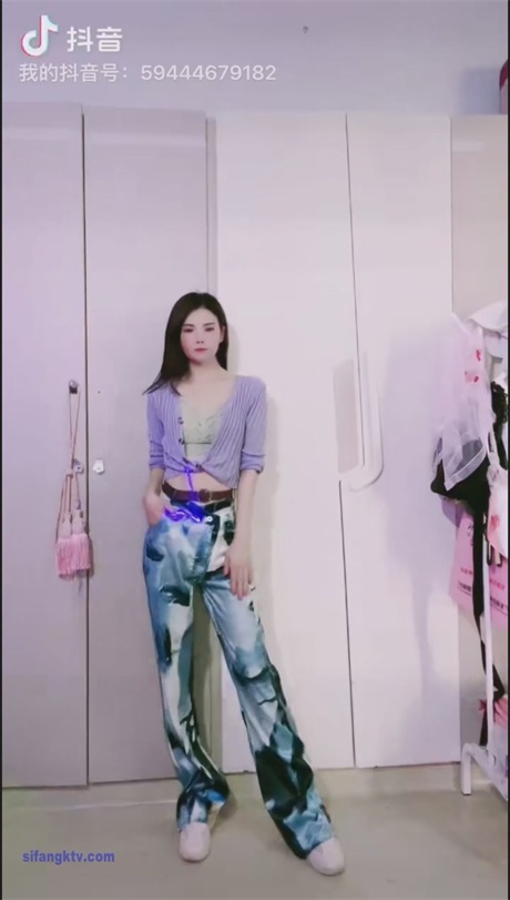 ❣️推荐❣️抖音颜值嫩妹【aimi】裸舞诱惑，大尺度掰逼展示，道具自慰高潮，开腿插穴已经成为习惯【37V】【4.35G】