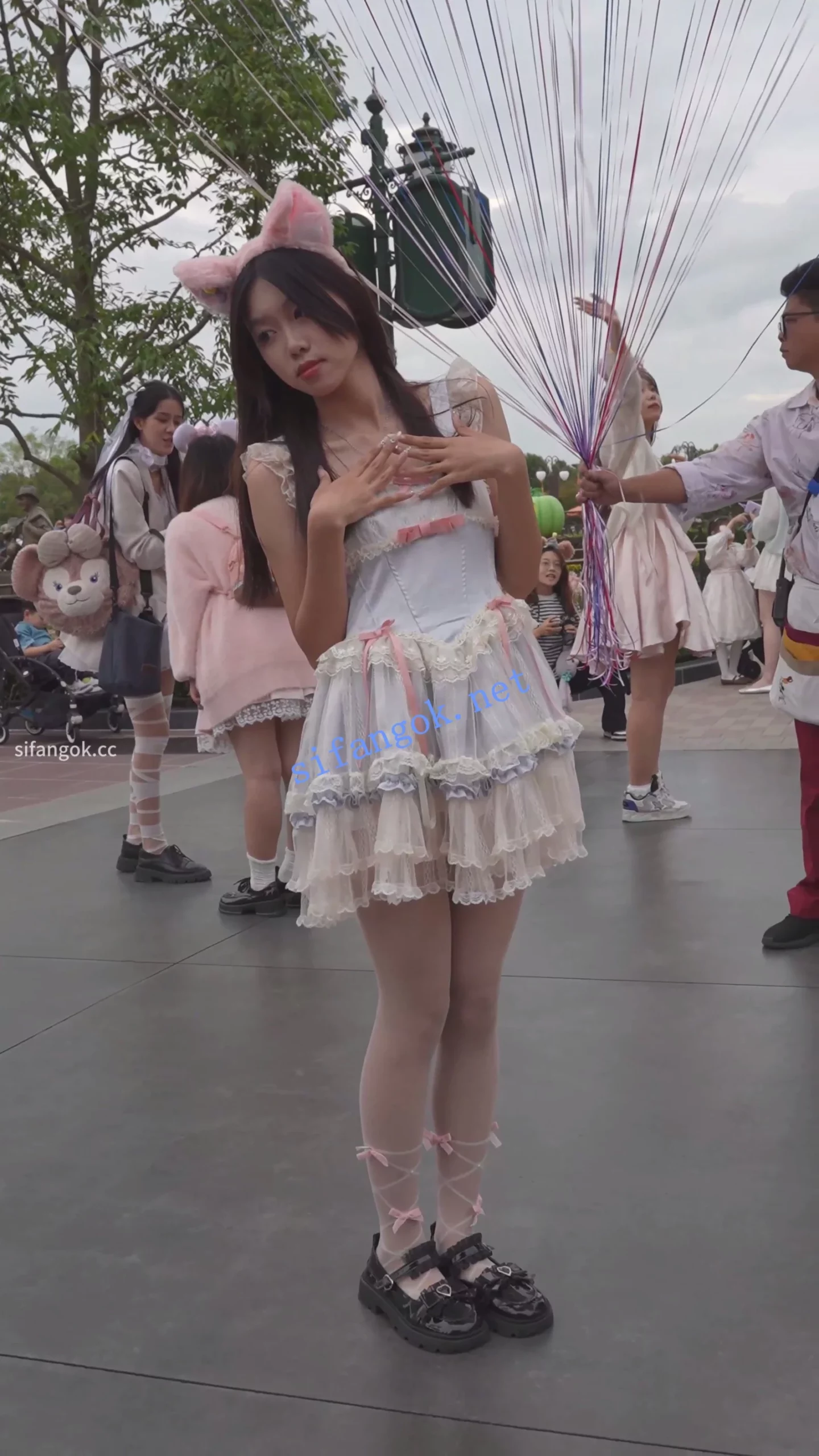 (BC-AA-667)吊带蕾丝裙小姐姐..透明白丝蕾丝边内镜头前弯腰