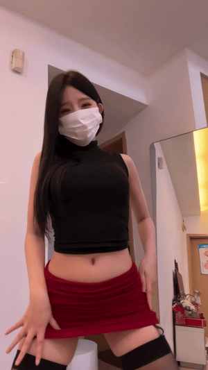 【快手福利】甜美风骚妹子【小小张】裸舞油亮无内丝袜自慰-5