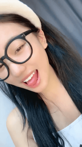 超漂亮【萱萱】娇小美乳 大长腿大屁股嫩穴 道具自慰高潮喷水-4