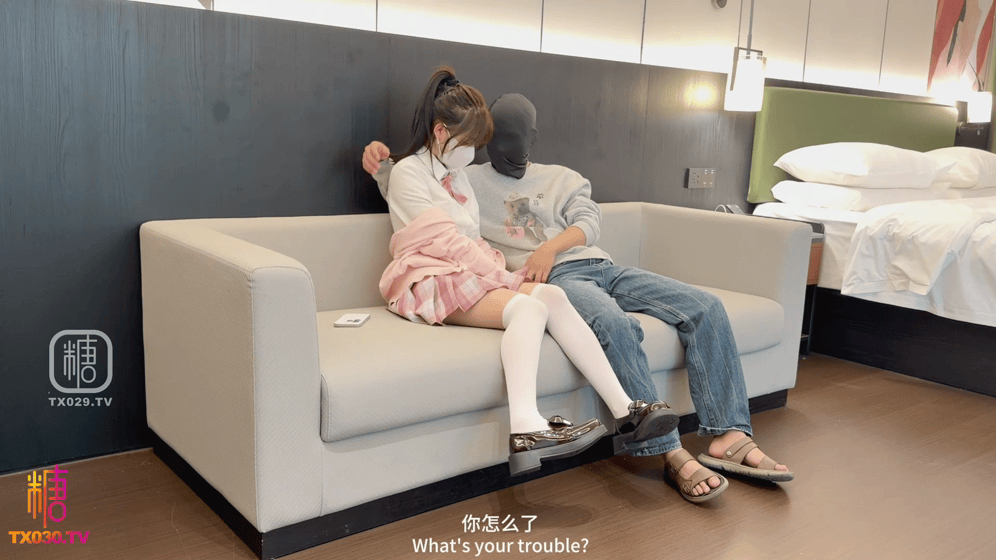 糖心VlogUp主【梓怡学妹】街头偶遇前女友 旧情复燃疯狂插穴内射-2