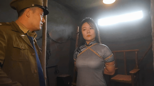 【新胭脂扣之被捕后的刑讯】1-3集全，丰腴少妇被严刑拷打各种折磨-12