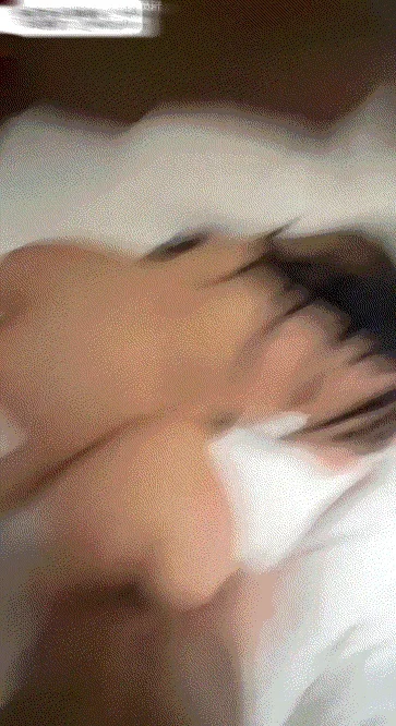 独家《素人系列》极品富二代约啪两个商K公主一起上-2