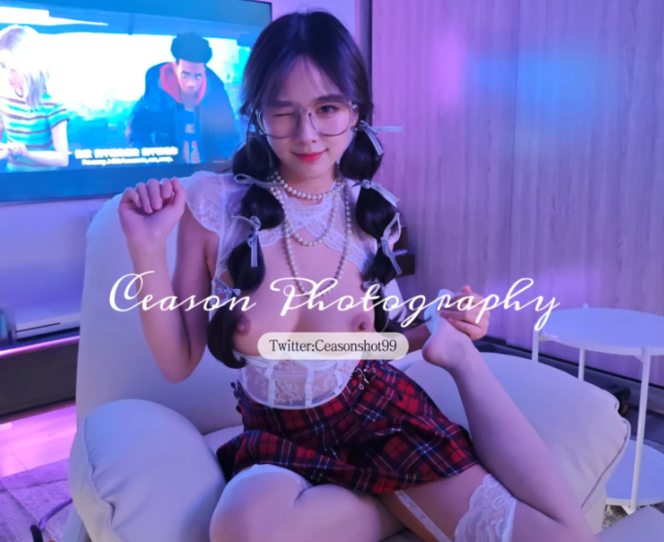 2024年惊喜，推特47万粉丝女神【Ceason Photography/Ceasonshot99】高颜值，御姐风，户外露出还露脸，身材极品，她不火谁能火？【187P 4V 292MB】